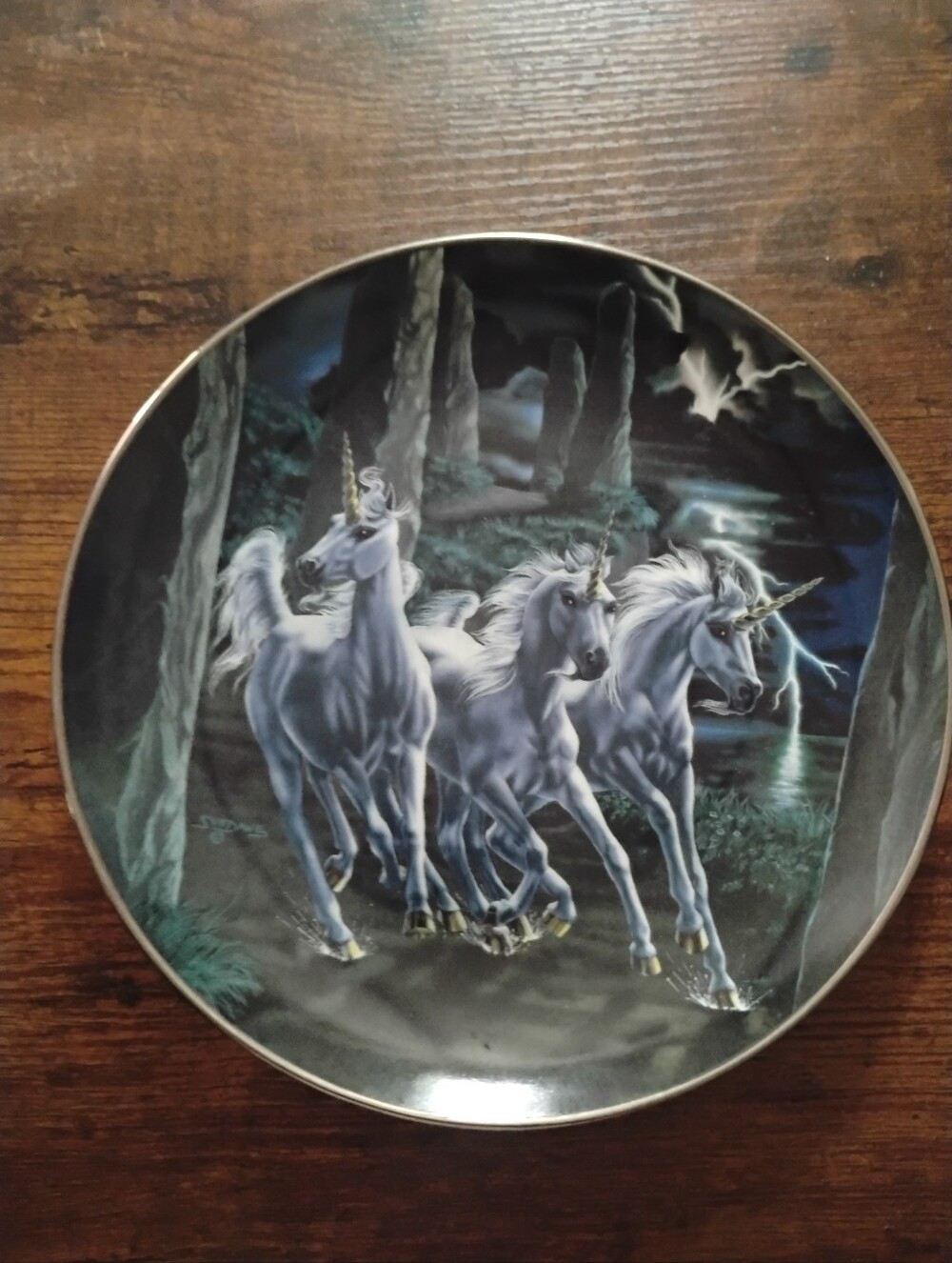 Decorative Collectible Plate Featuring Three White Unicorns